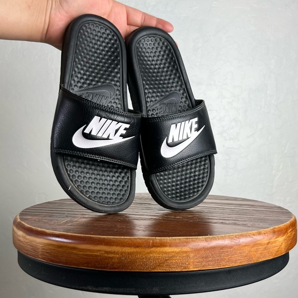 Nike Youth Benassi Slide Sandal Black with White Logo. Size US 4 - Picture 6 of 8